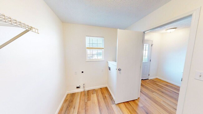 Foto del edificio - 4652 Shalers Dr