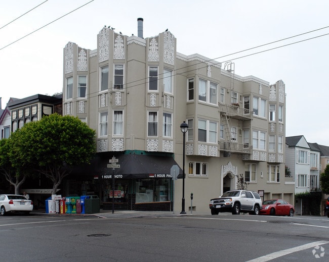 Building Photo - 2801 Octavia St