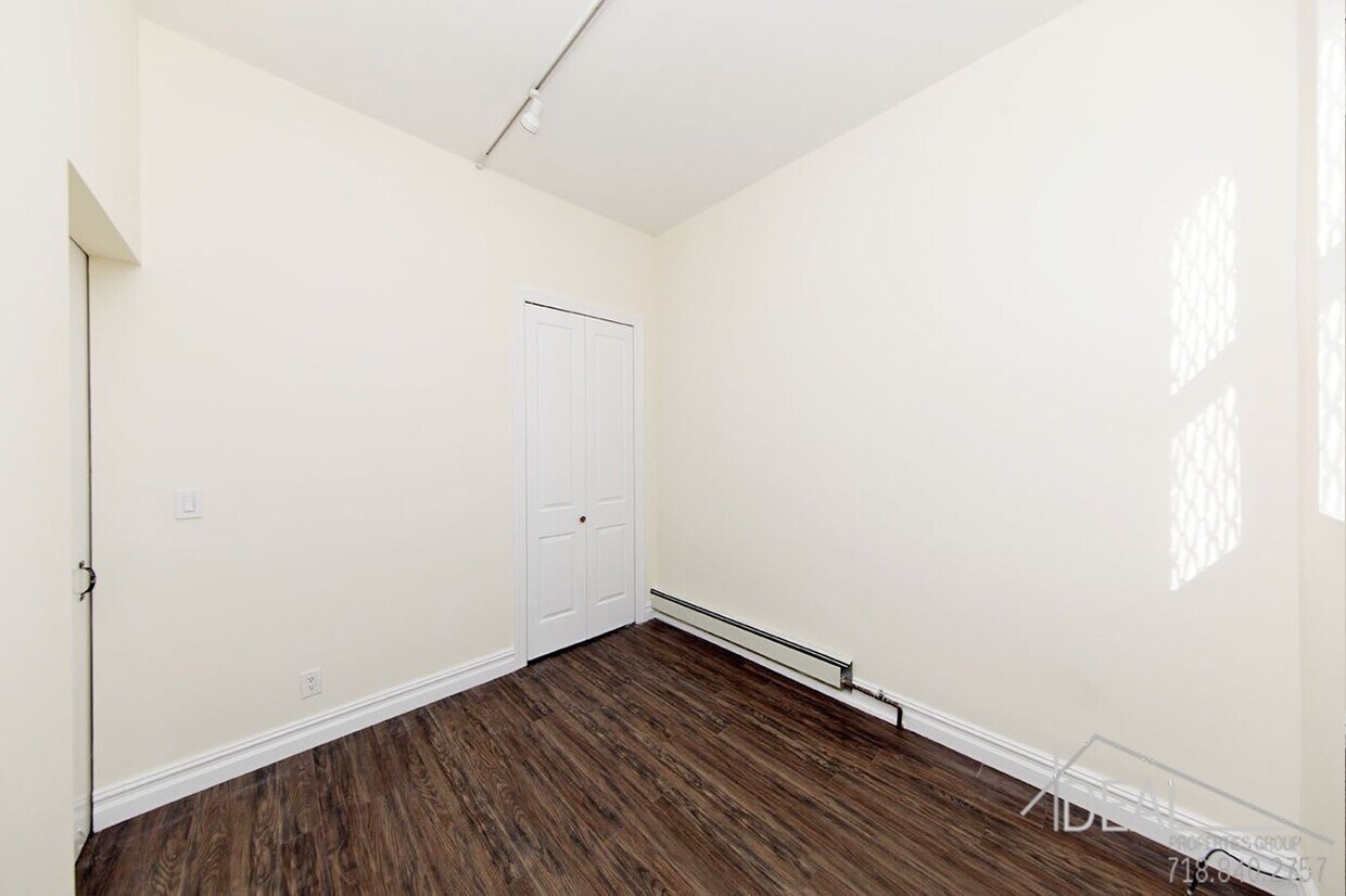 Primary Photo - 70 Grand St