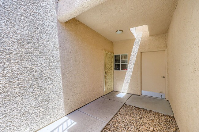 Building Photo - 75 N Valle Verde Dr