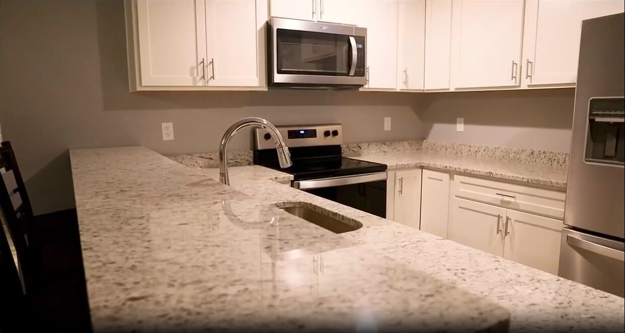 Student Housing- 52 East Park Place - Student Housing- 52 East Park Place