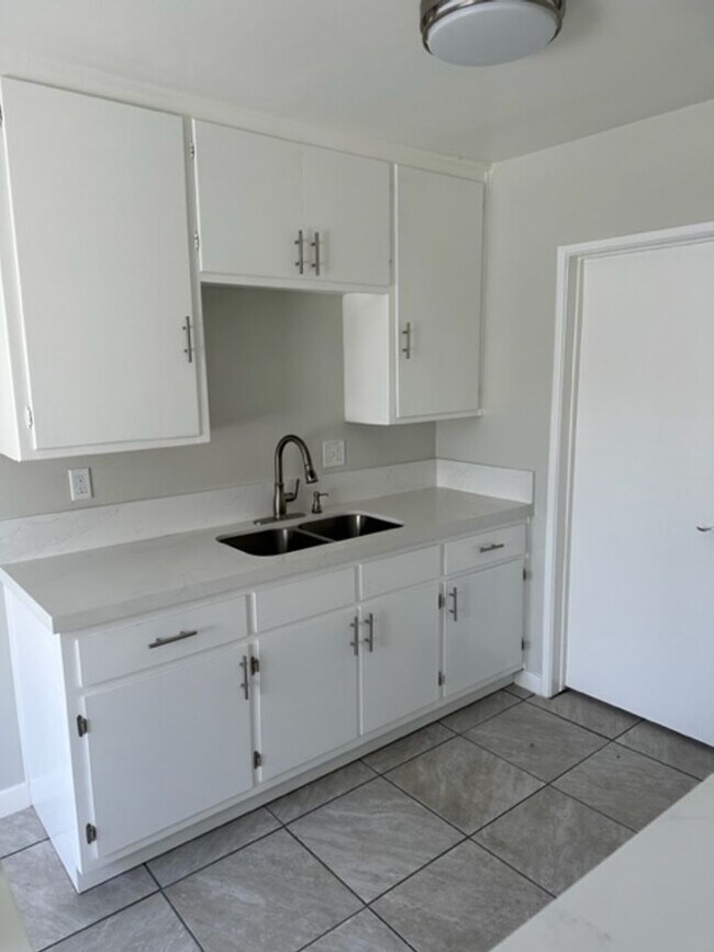 Foto del edificio - CHARMING 1 BEDROOM 1 BATH IN LONG BEACH