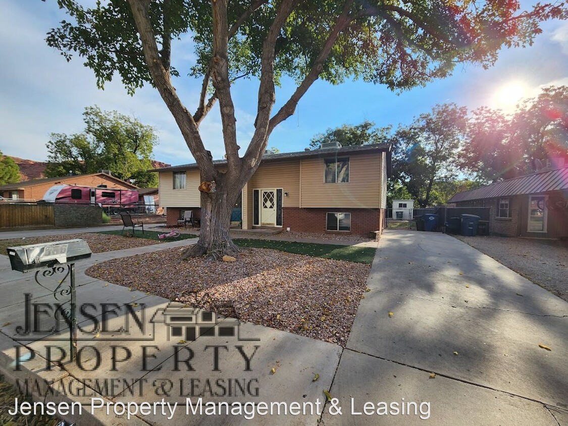Primary Photo - 3 br, 1.5 bath House - 366 North 500 West