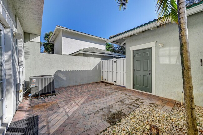 Foto del edificio - 1092 NW 18th Ave