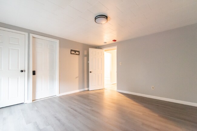 Foto del edificio - 672 N Main St