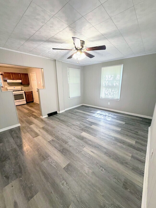 Building Photo - 506 Farnsworth Ave