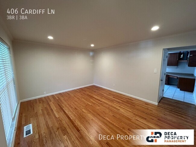Building Photo - 3 Bedroom House