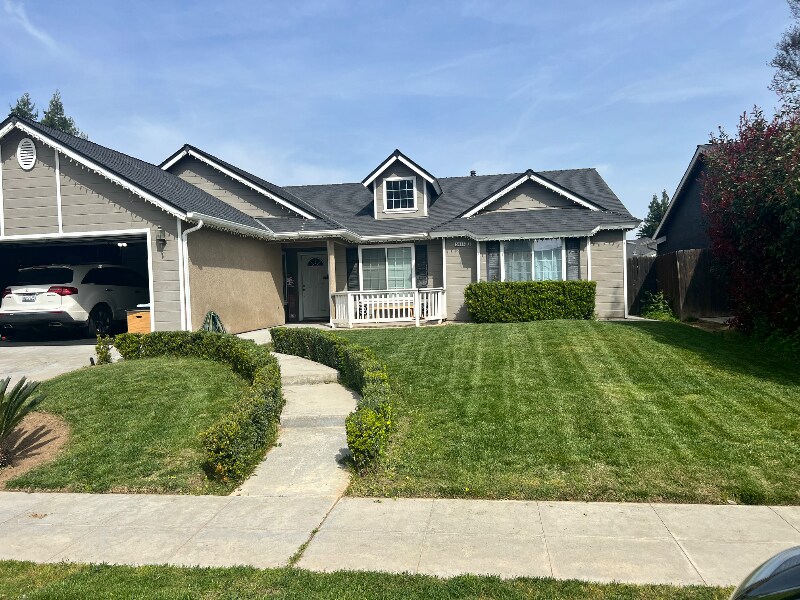 Foto principal - 5886 W Menlo Ave