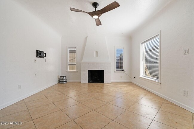 Foto del edificio - 930 E Whitton Ave