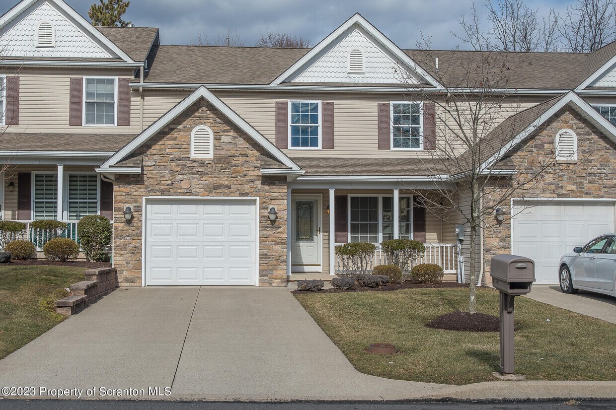 Primary Photo - 113 Wisteria Ln
