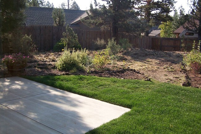 Building Photo - 3 br, 2.5 bath House - 19953 SW Porcupine ...