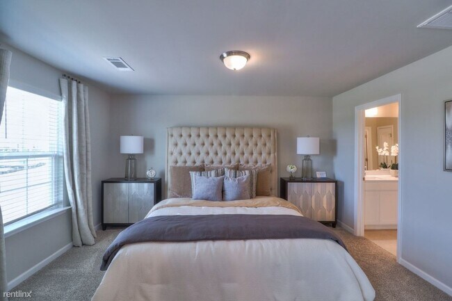 3 br, 2.5 bath Townhome - 405 Wooden Shoe Way - 4