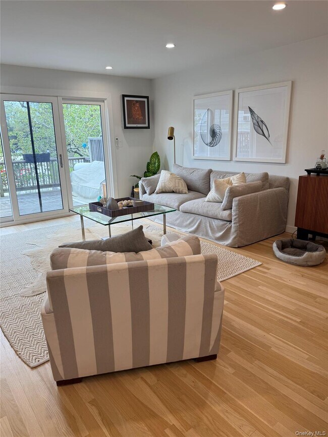 Foto del edificio - 3041 Mitchell Rd