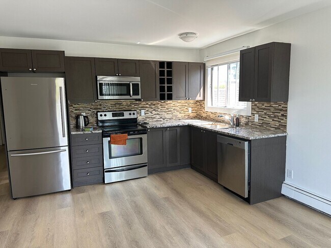 Building Photo - 2117-316 16 St SW