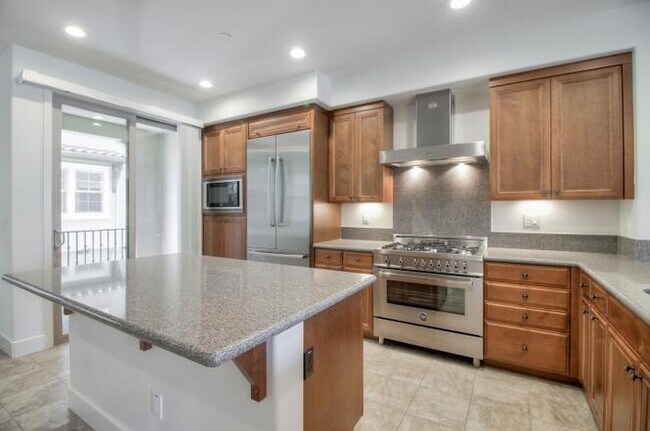 Building Photo - 117 Avellino Way