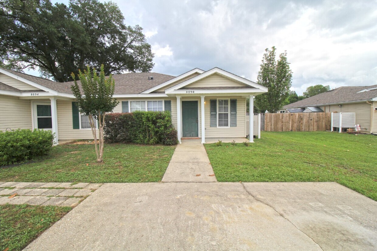 Primary Photo - 2 bed 1 bath Northeast Pensacola townhome ...