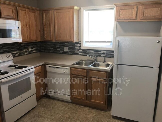 Foto del edificio - 8285 Center Dr