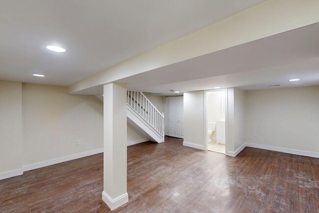 Building Photo - 8527 Chestnut Oak Rd