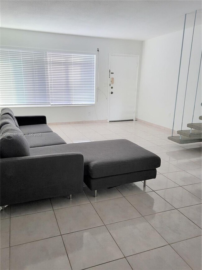Foto del edificio - 9455 Bay Harbor Terrace