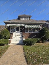 Building Photo - 2033 Wespark Ave