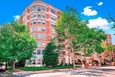 Condo located on Cul-De-Sac - 1200 Braddock Pl