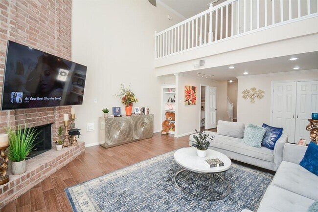 Building Photo - 5630 Fairdale Ln