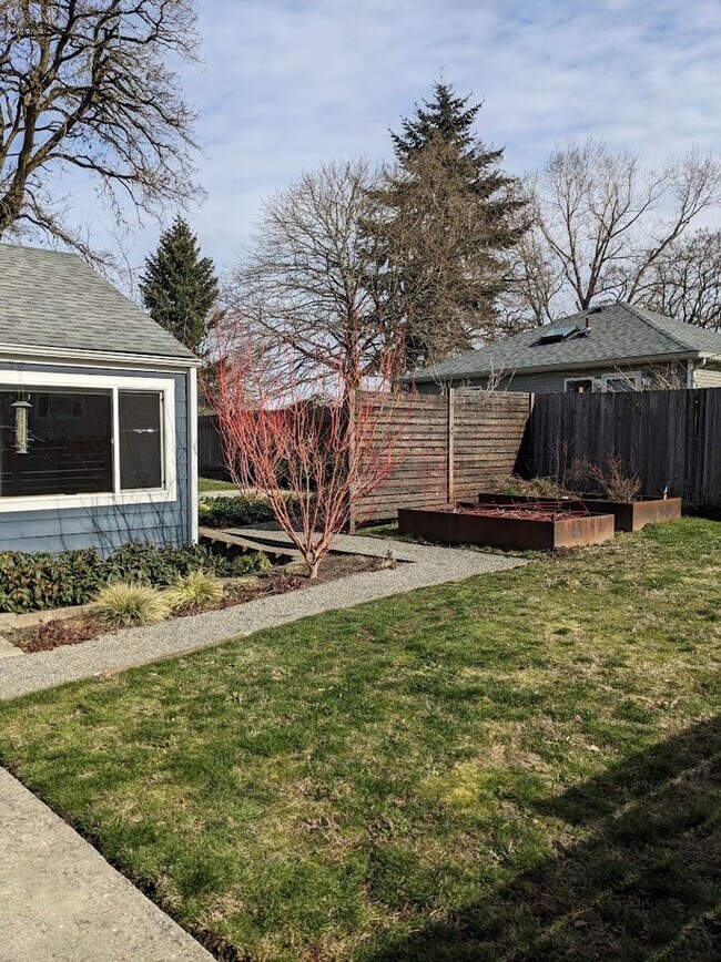 Foto del edificio - Lovely 3 Bedroom Skyway Rambler