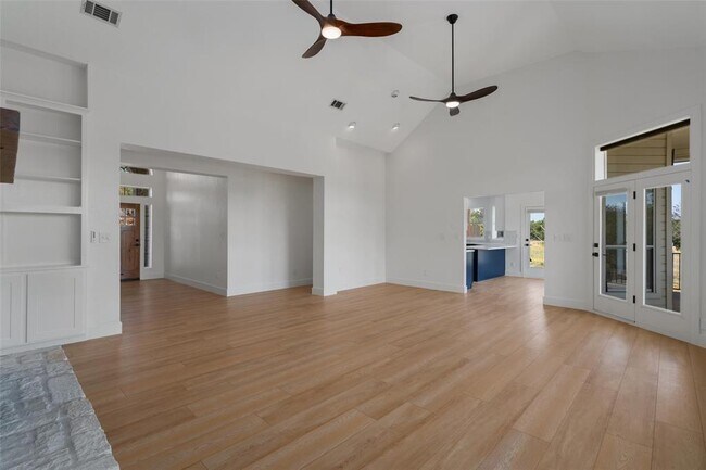 Building Photo - 401 Roy Creek Ln