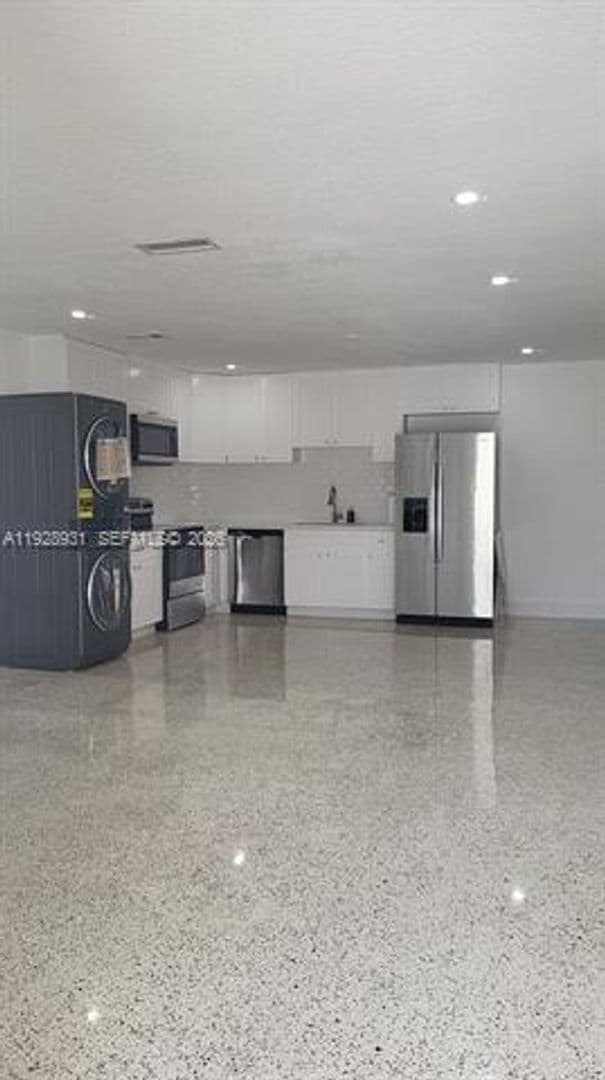 Building Photo - 9228 SW 37th St