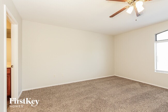 Building Photo - 8423 S Egyptian Dr