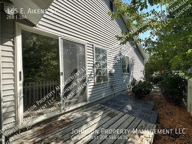Building Photo - Modern Downtown Eagle Apartment with Centr...