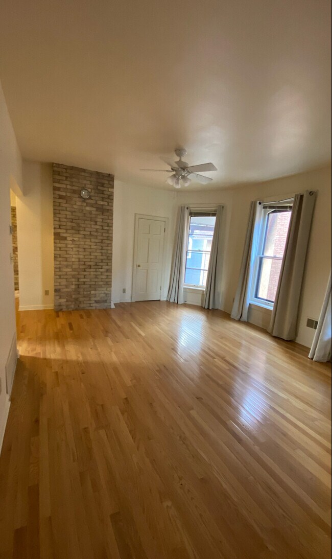 Foto del edificio - 1716 N Farwell Ave