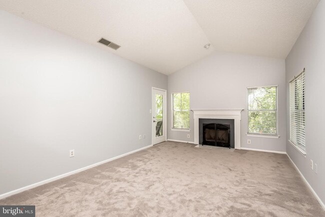Building Photo - 6011 Rosebud Ln