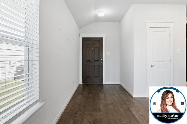 Building Photo - 224 Gidran Trail