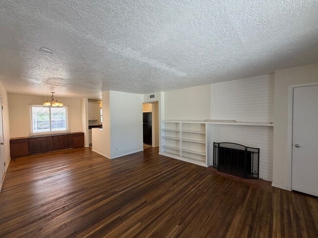 Building Photo - 317 Cagua Dr NE