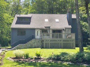 Building Photo - 421 E Hyerdale Dr
