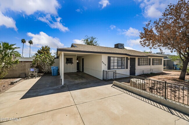 Building Photo - 2419 W Seldon Ln