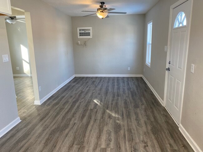 Living room - 5706 South Union St