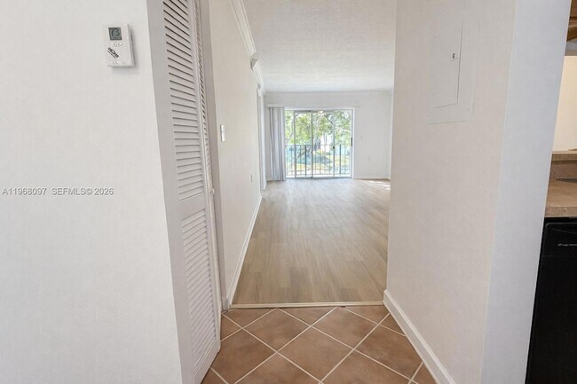 Foto del edificio - 971 Lake Terry Dr