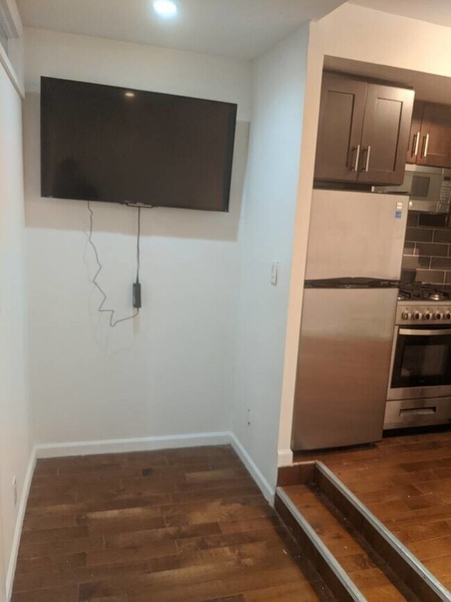 Building Photo - 2166 Frederick Douglass Blvd #2f