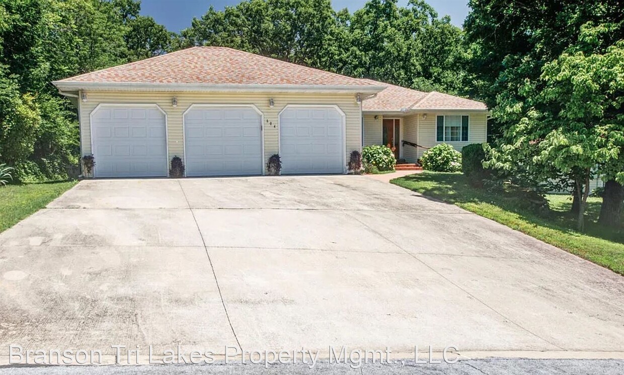 Primary Photo - 3 br, 2 bath House - 604 S. Old County Road