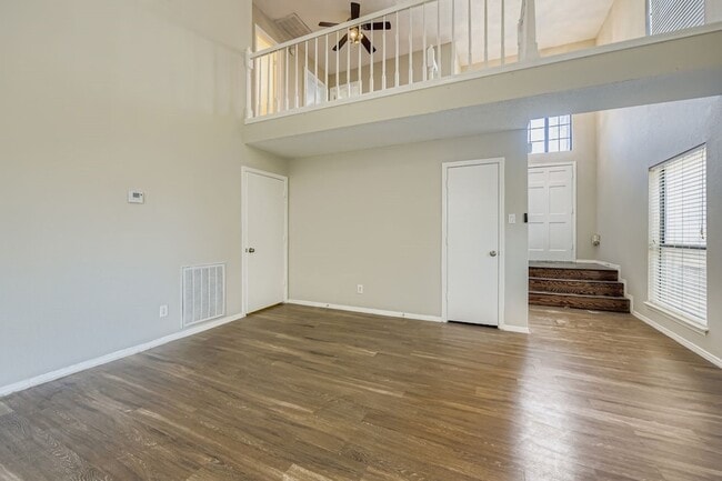 Foto del edificio - 1322 Jasmine Dr