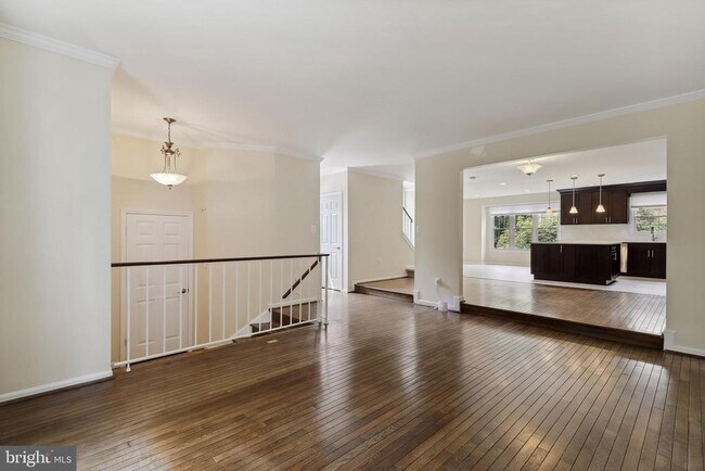 Building Photo - 7230 Taveshire Way