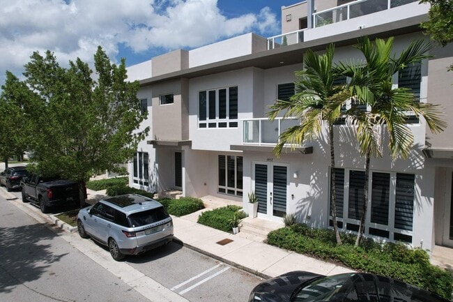 Foto del edificio - 6461 NW 103rd Psge