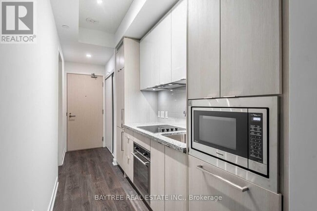 Building Photo - 115 Blue Jays Way