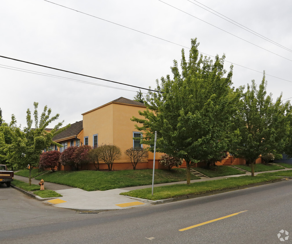 Primary Photo - 76 NE Alberta St