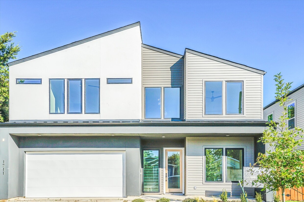 Primary Photo - 1711 Nomas St