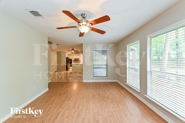 Foto del edificio - 3711 Clear Falls Dr