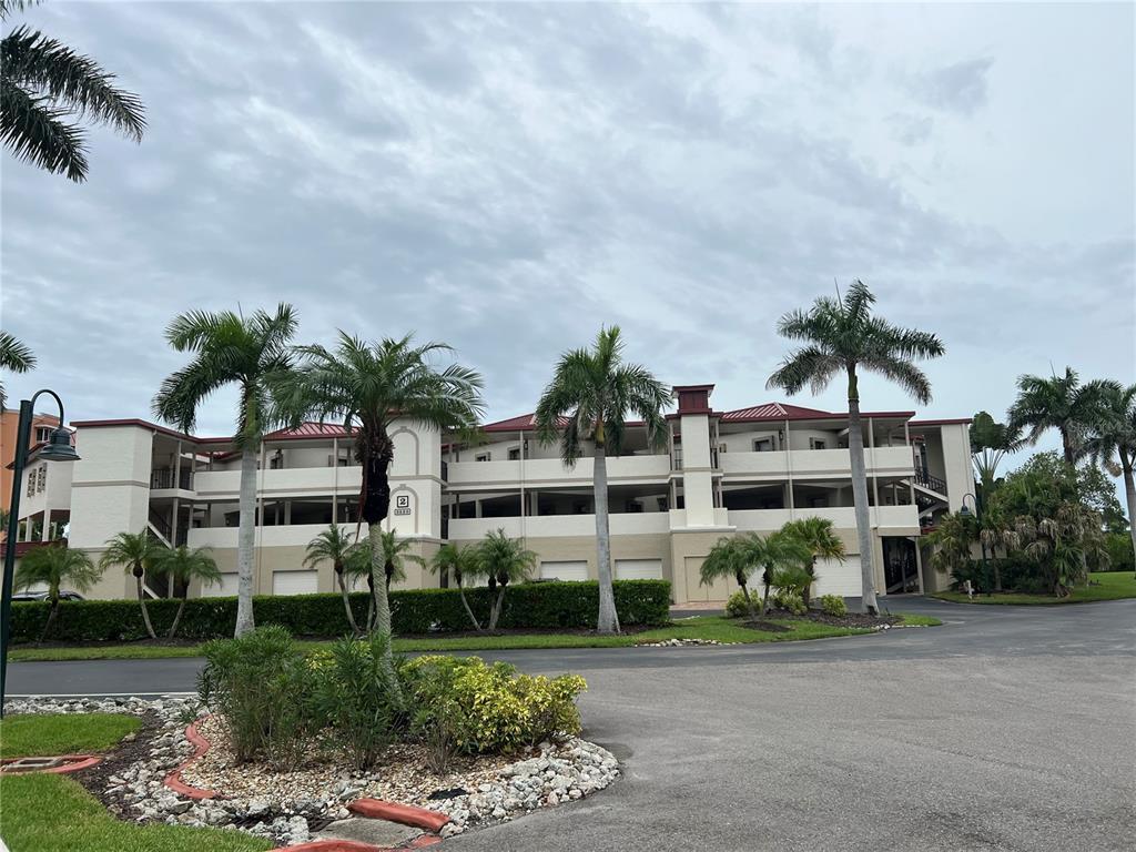 Foto principal - 3220 S Shore Dr