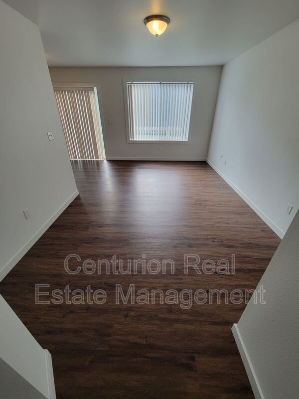 Building Photo - 1284 44th Ave